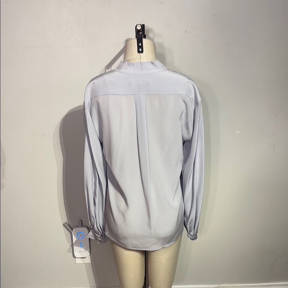 Judith and Charles Silk Blouse in Light lilac Gray Size M - Picture 10 of 14
